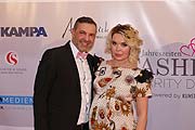 Pedro da Silva, Jukia K. beim „Vier Jahreszeiten Fashion Charity Dinner“ 2018 (©Foto:Martin Schmitz)
